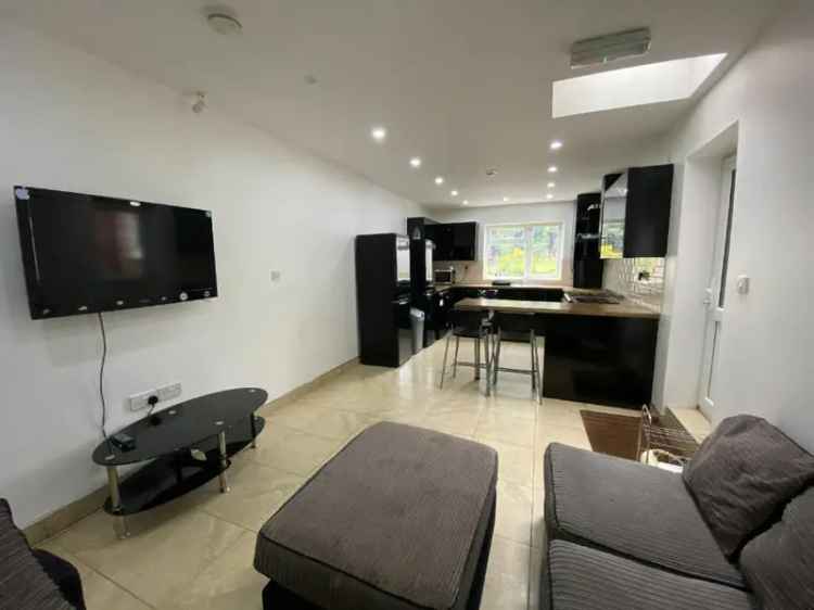 6 bedroom house share