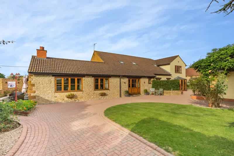 5 Bedroom Detached Farmhouse with Gardens and Workshop