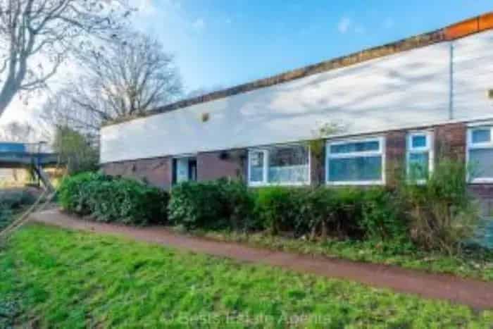3 Bed House Castlefields Rent in Advance