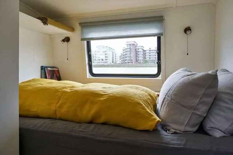 2 Berth Wide Beam Narrowboat for Sale in London