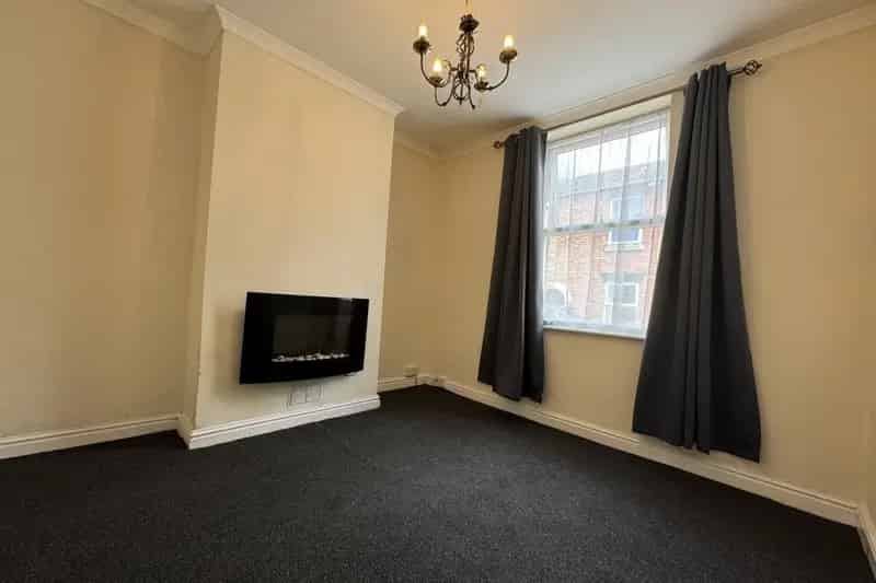 Grantham Town Centre Mid Terraced House - Two Bedrooms