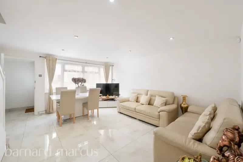 3 Bed Mid Terrace House Worcester Park - Garage and Off Street Parking