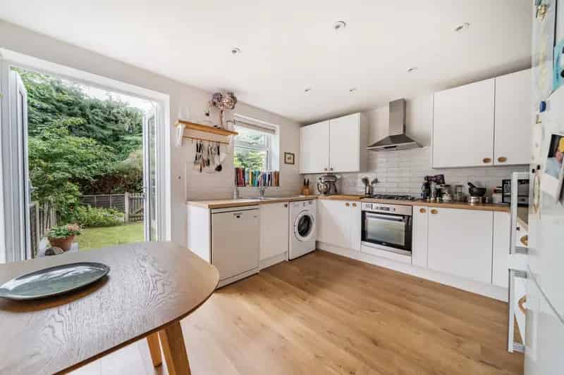2 Bedroom Terrace House to Rent - Recently Renovated