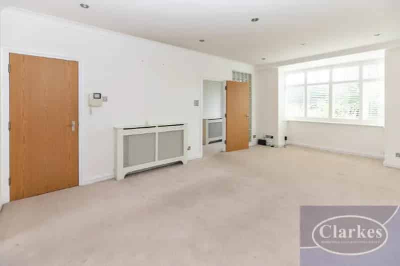 2 bedroom maisonette for sale