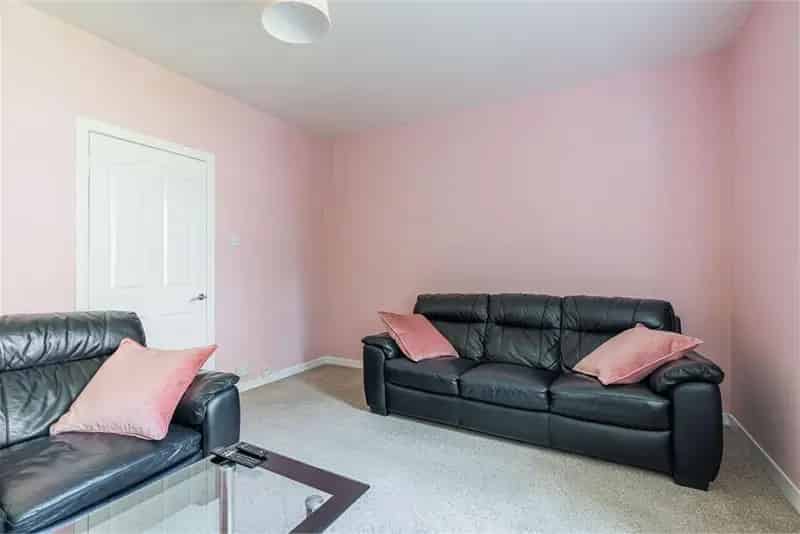 2 Bed Ground Floor Flat with Private Garden