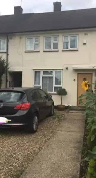 3 Bed House Near London Zone 6 - Family Home