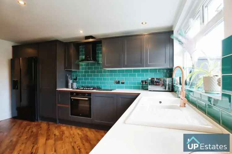 4 Bedroom Semi Detached House with Large Garage To Rent