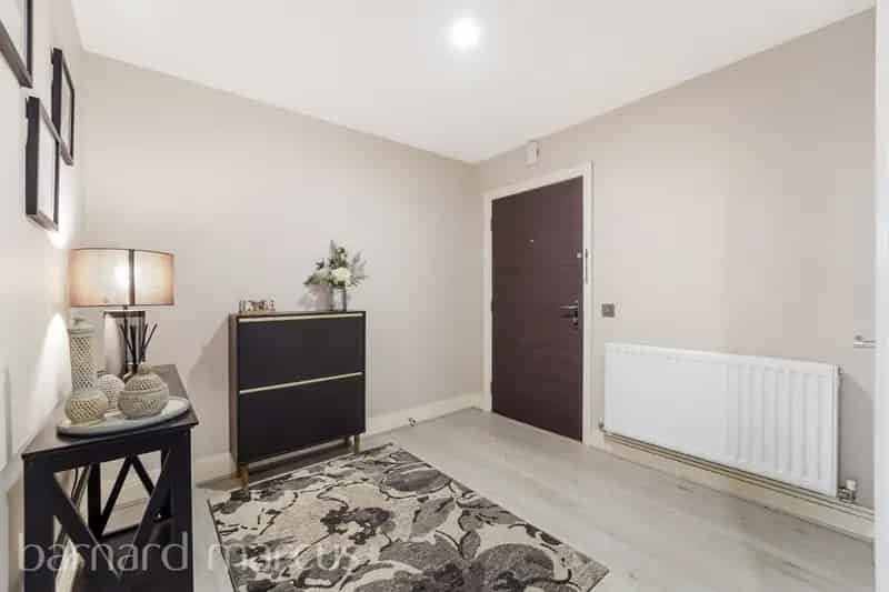 3-Bed Flat Near Amenities and Transport
