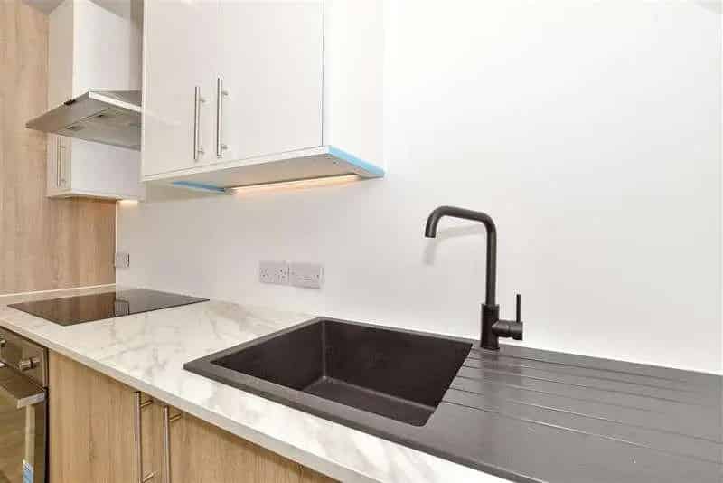 2 bed flat for sale