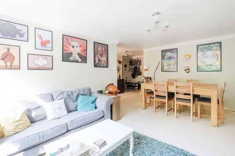 2 Bed Flat for Sale