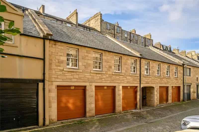 3 Bedroom Mews House for Sale in Edinburghs New Town
