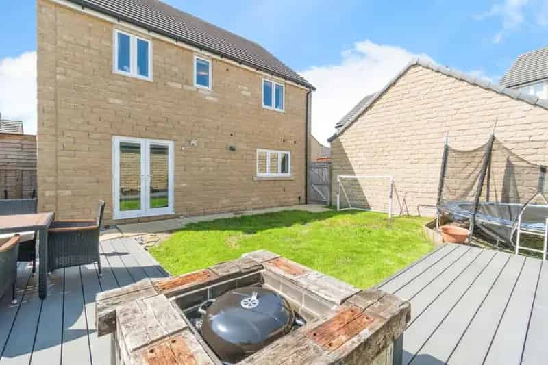 4 Bedroom Detached House for Sale in Apperley Bridge