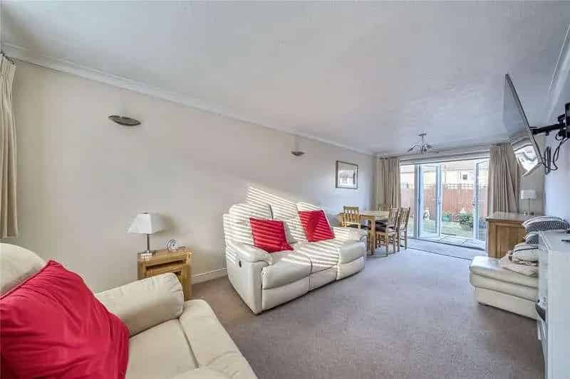 2 bed house for sale