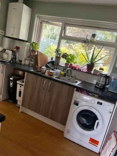 Bungalow For Rent in Chichester, England