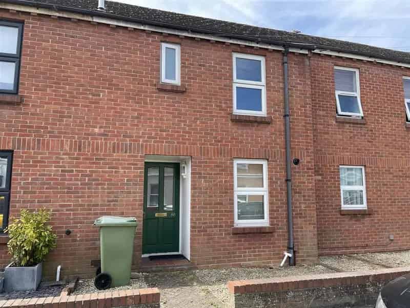 2 bedroom terraced house for sale