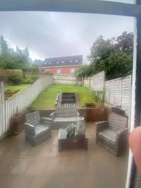 2 Double Bedroom House with Ensuite, Garage and Garden Near Merry Hill