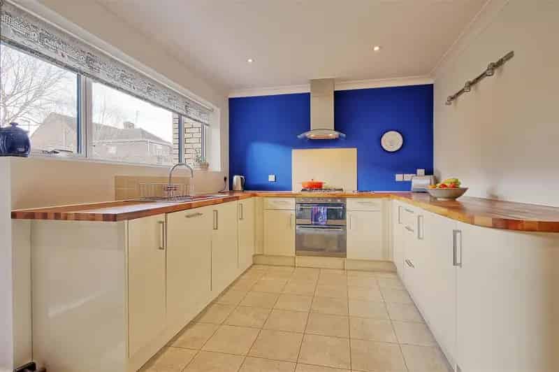 4 Bedroom Detached Bungalow House to Rent