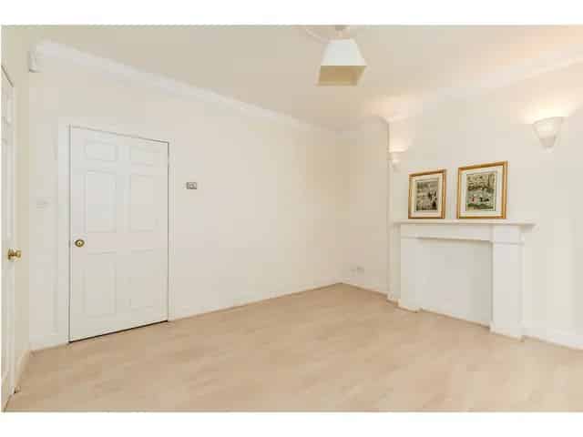 2 Bedroom Flat for Sale in Stockbridge Edinburgh