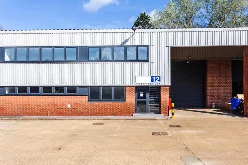 Warehouse Unit 3365 sq ft Aylesbury with Offices and Loading Bay