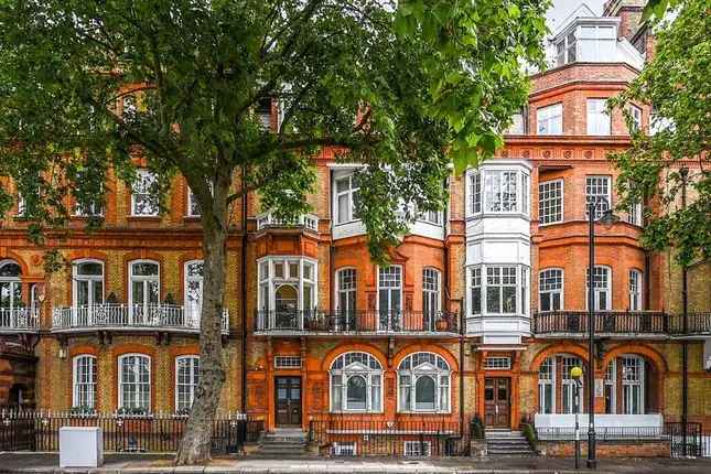 Flat for sale in Chelsea Embankment, London SW3