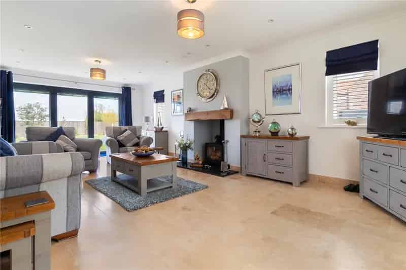 6 Bedroom Detached House for Sale Main Street Fulstow
