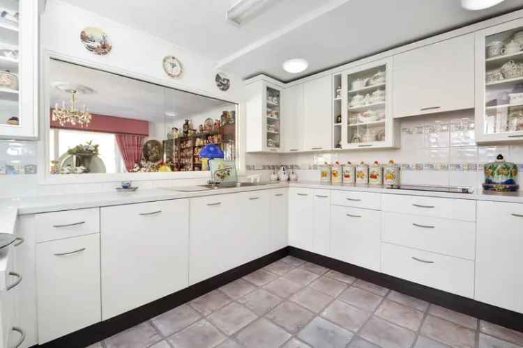 Detached House for sale with 4 bedrooms, Bedhampton, Hampshire