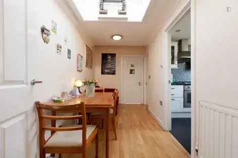 4 Bedroom House Near Burgess Park London