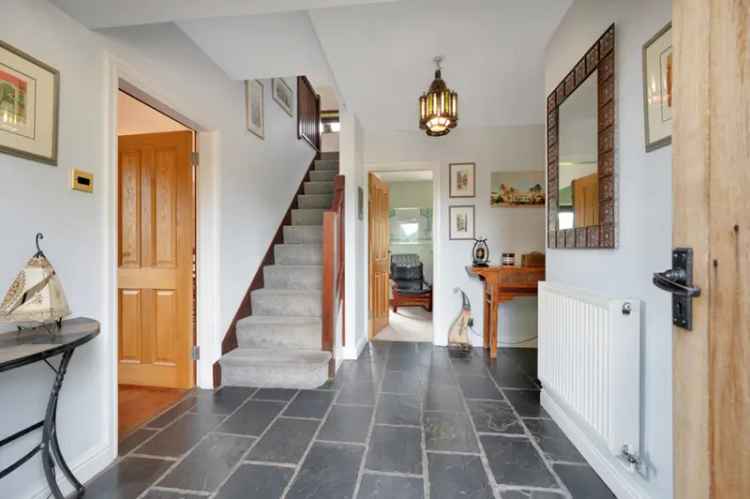 Spacious 6-Bed Detached House 3004 sq ft 1.4-Acre Plot