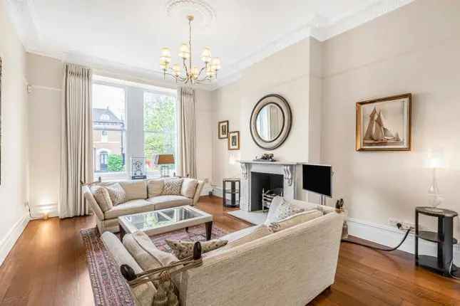 Semi Detached House for Sale in Putney SW18