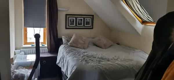 2 Double Bedroom Townhouse Near Station