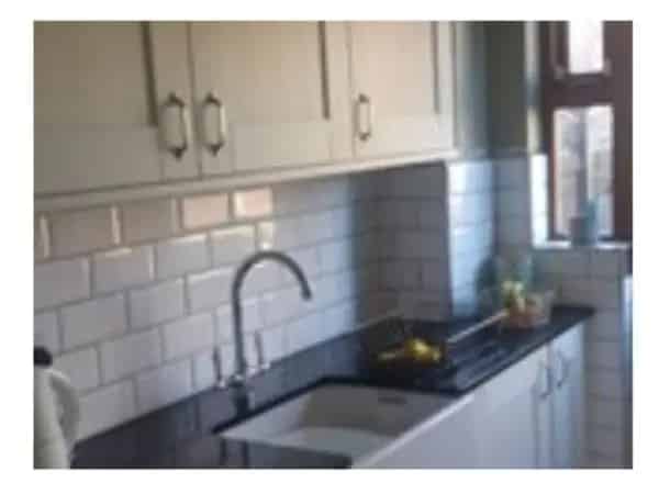 Large 3 Bedroom House with Newly Fitted Kitchen and Garden