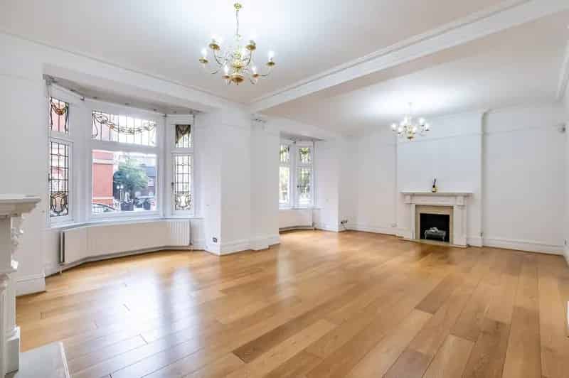 5 Bedroom Flat for Sale in Kensington W8