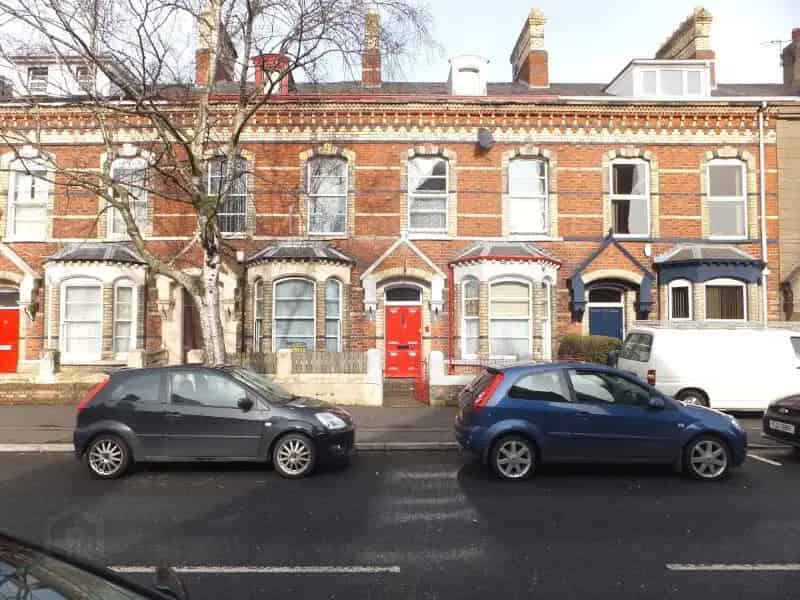 1 Bed Property Near Amenities and Transport Links Belfast BT9