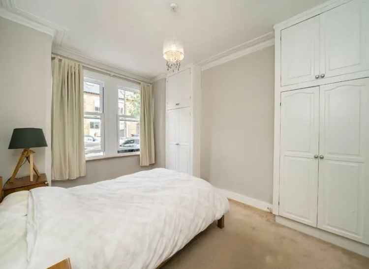 One Double Bedroom Ground Floor Garden Flat Near Haydons Road