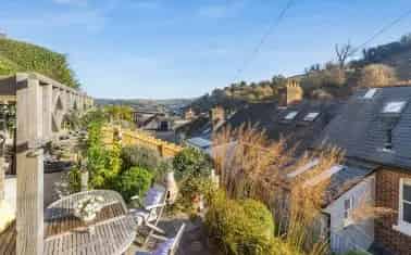 Charming 3-Bedroom Dartmouth Home Near River Dart