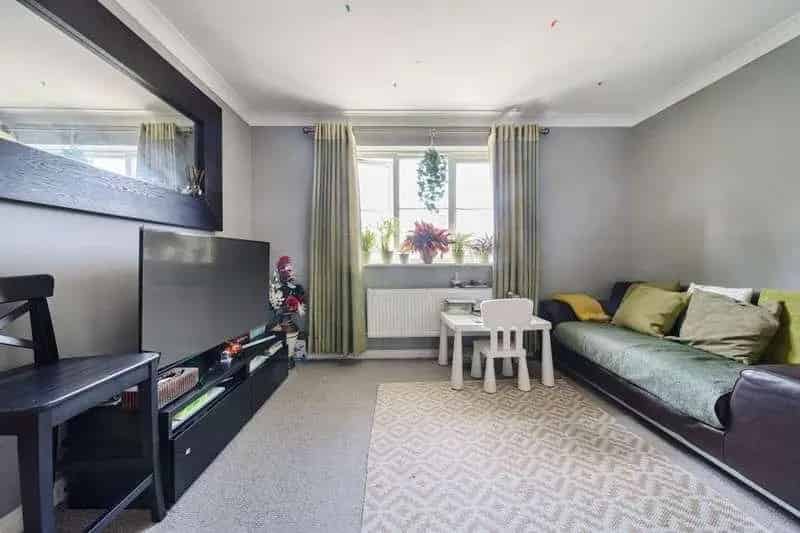 2 Bed Flat for Sale near Newbury Station