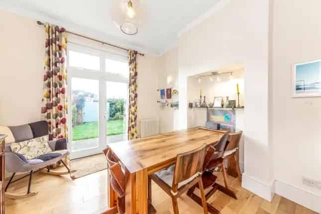 Four Bedroom Victorian House for Sale in Dulwich SE22