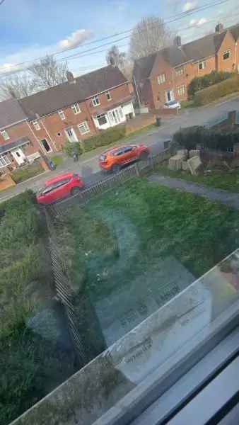 3 Bed Mid Terrace House Large Garden Close to Amenities