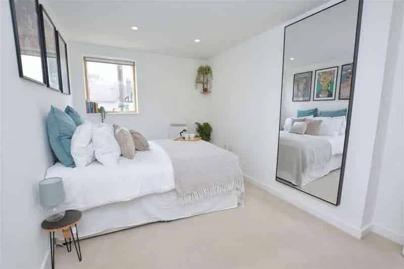 1 Bed Flat for Sale Wimbledon - Modern Apartment near Transport Links