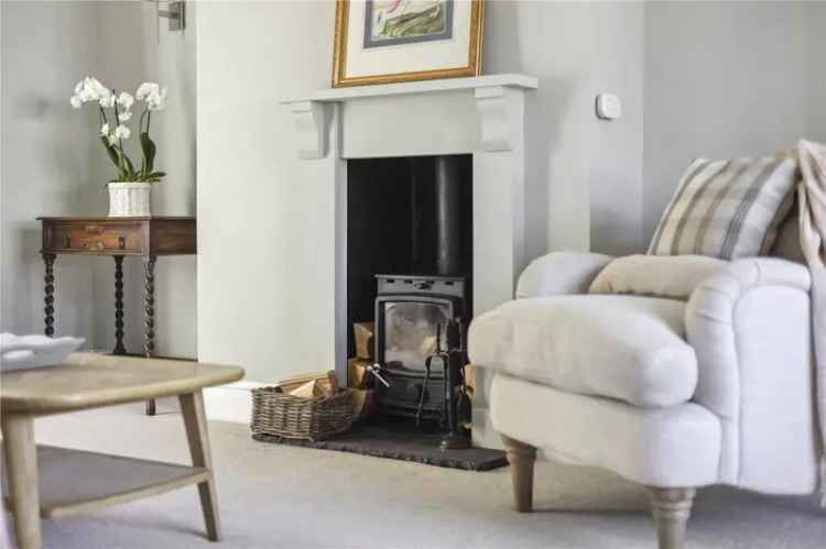 3 Bedroom Semi-Detached House with Private Gardens