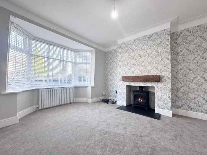 3 Bedroom Semi-Detached House Family Home