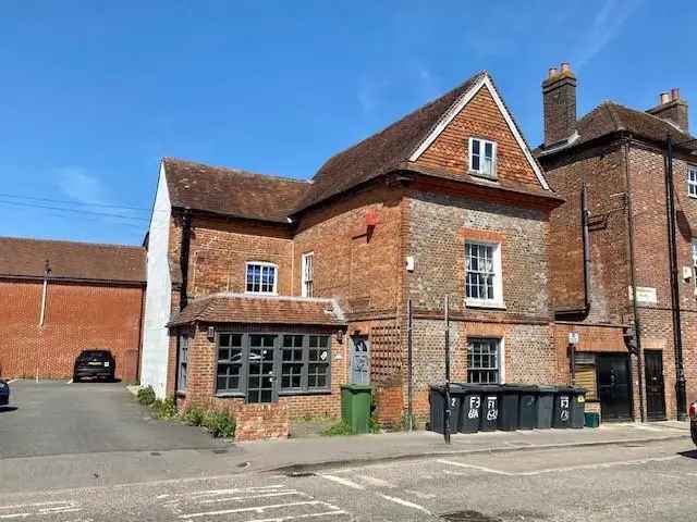Three Storey Retail Unit For Lease in Newbury