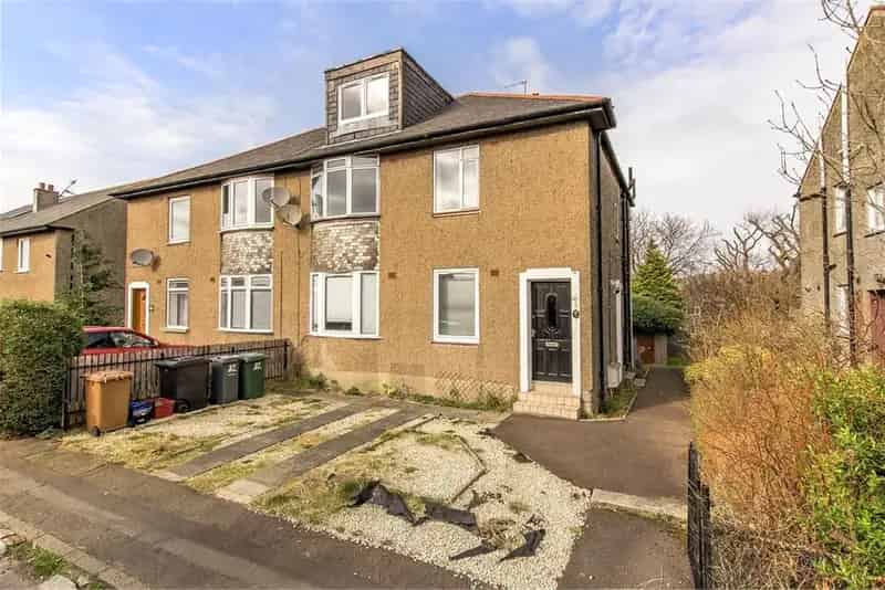 4 Bed Flat - Double Upper with 1 Reception Room