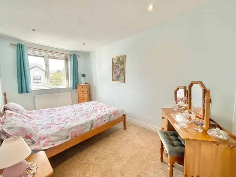 3 Bed Semi-Detached House for Sale
