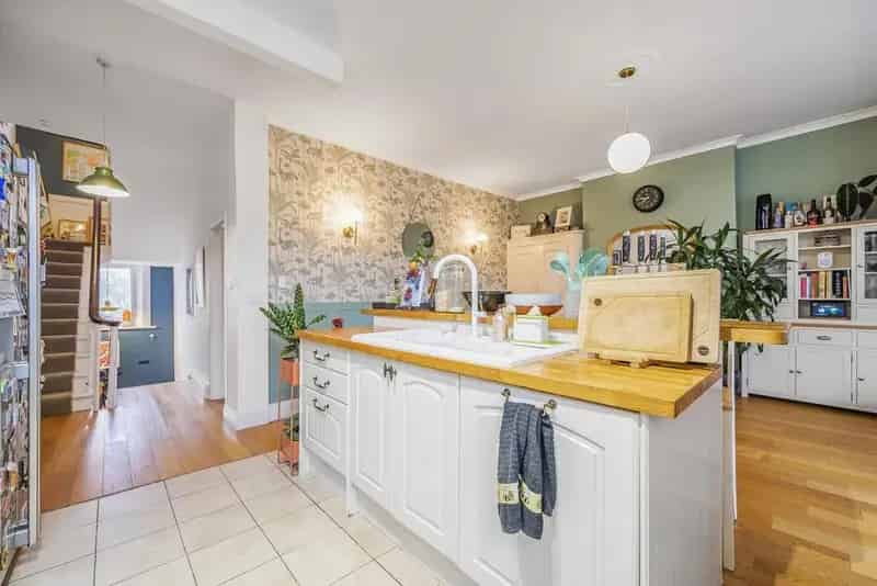 Flat For Sale , London, England