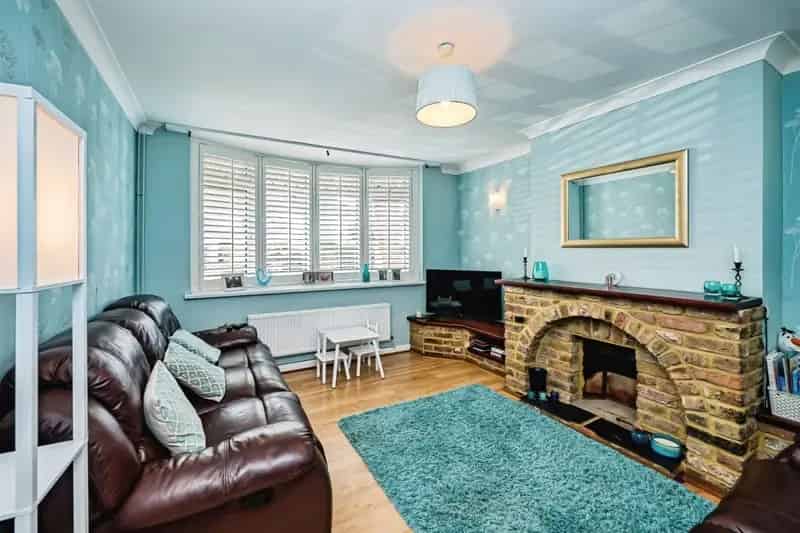 4 Bedroom House Near Burnham Train Station
