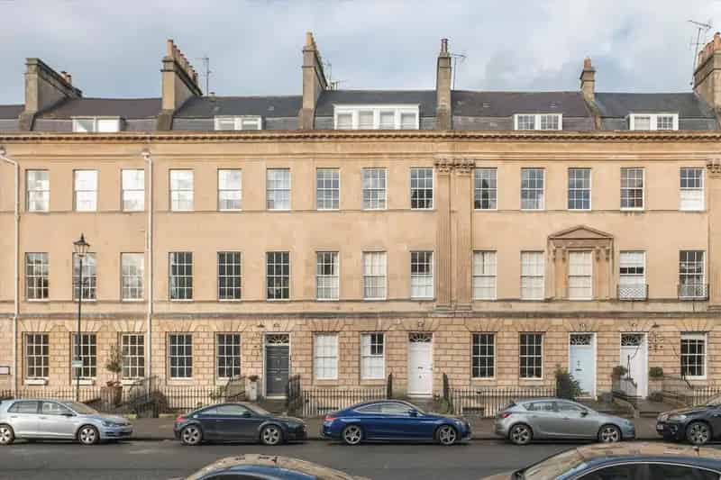 4 Bedroom Flat For Sale Ideal Family Home or Investment Opportunity