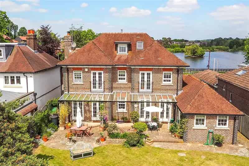 5 Bedroom Detached Coach House Froxfield