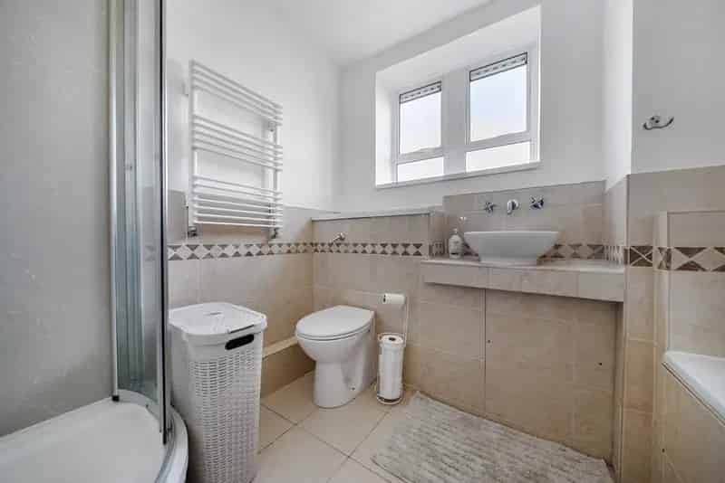 Two Double Bedroom Apartment with Balcony and Gardens
