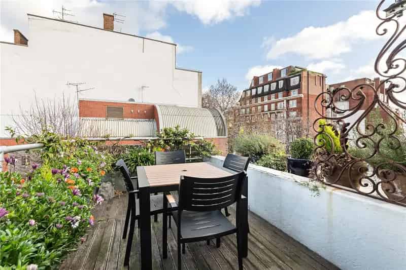 23 Bedroom Apartment Brompton Square London